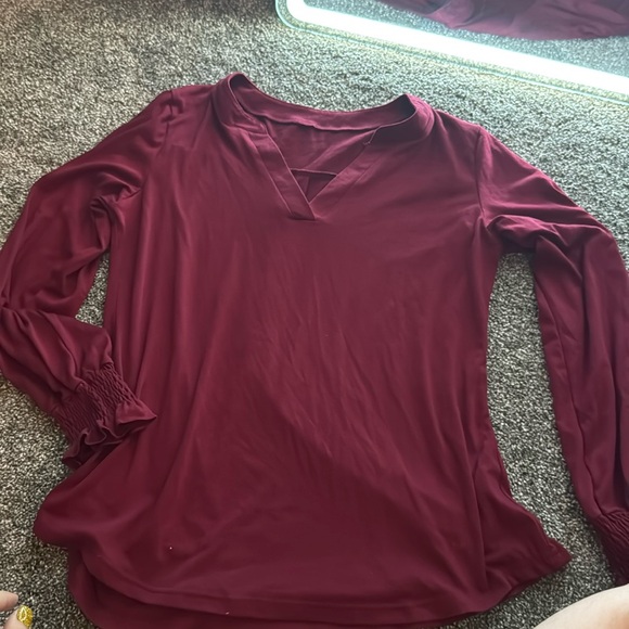 RomanstII long sleeve v neck. Size medium. Color red wine. Cuffed wrists - Picture 1 of 4
